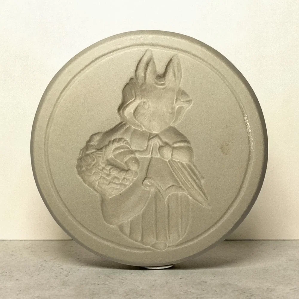 Beatrix Potter Mrs Rabbit Cookie Stamp Hill Design 1997 Vintage Ceramic with Box